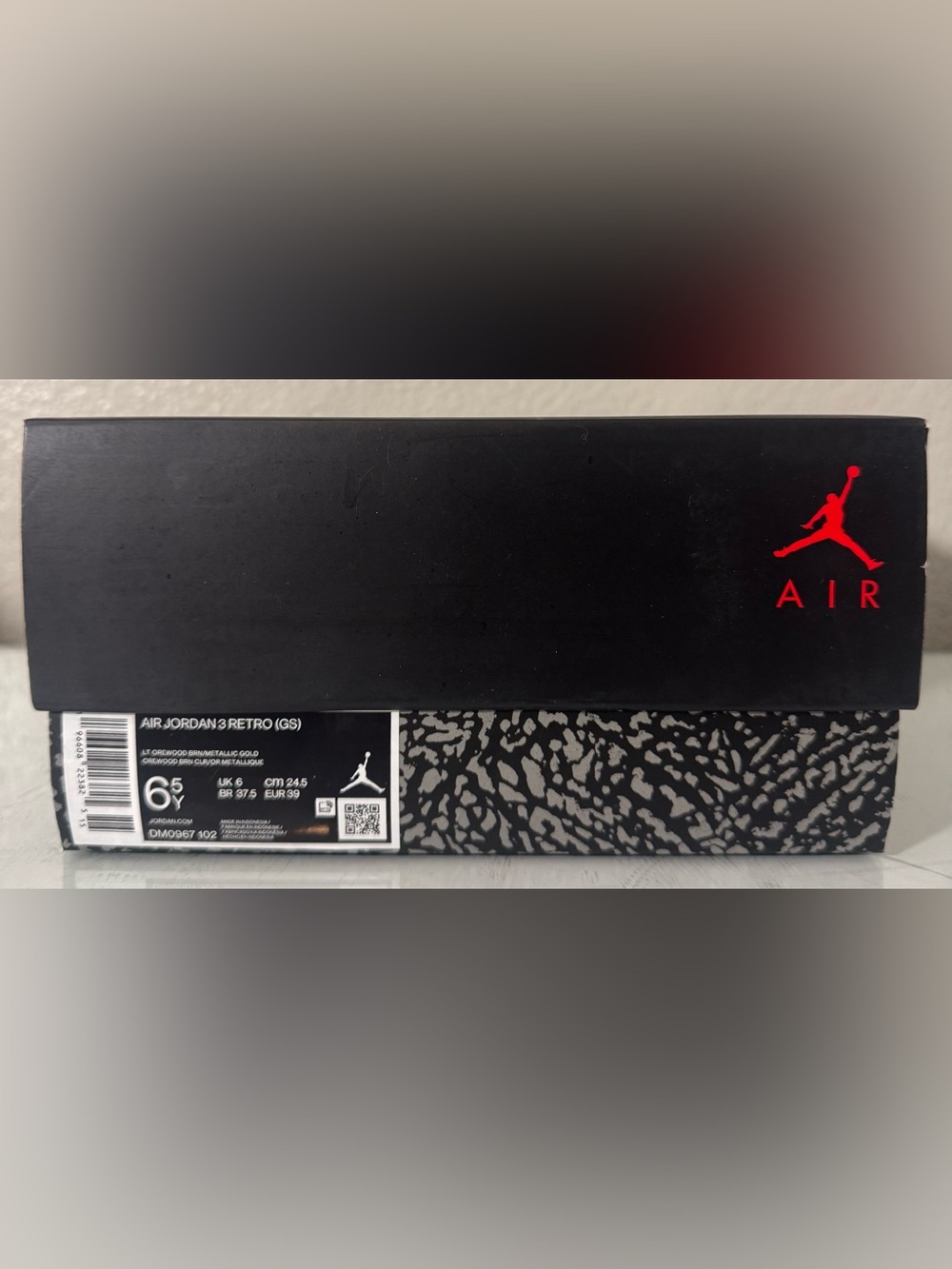 Youth Nike Air Jordan 3 Retro in Orewood Brown / Metallic Gold in Size 6.5 - Picture 5 of 5